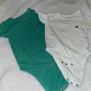 2 baby Gap onesie bundle size 6-12 months